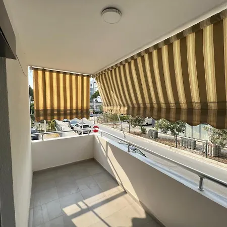 Seaside 2-br Flat With Terrace Daire
